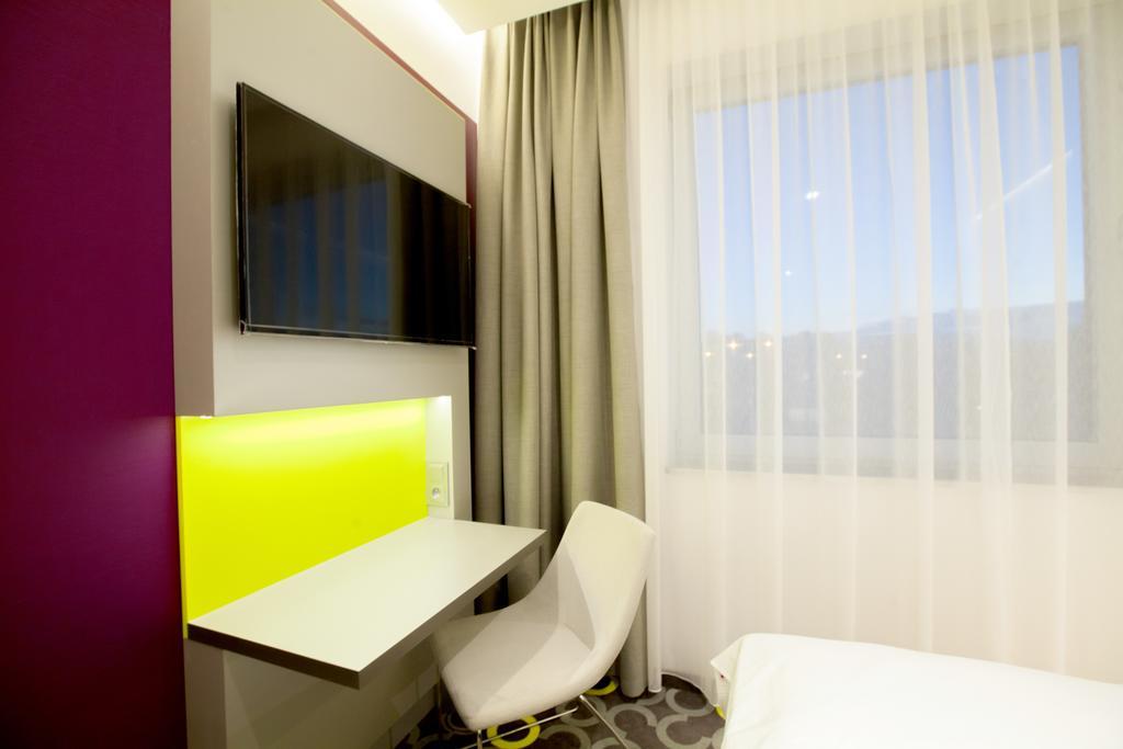 Qubus Hotel Żory Extérieur photo