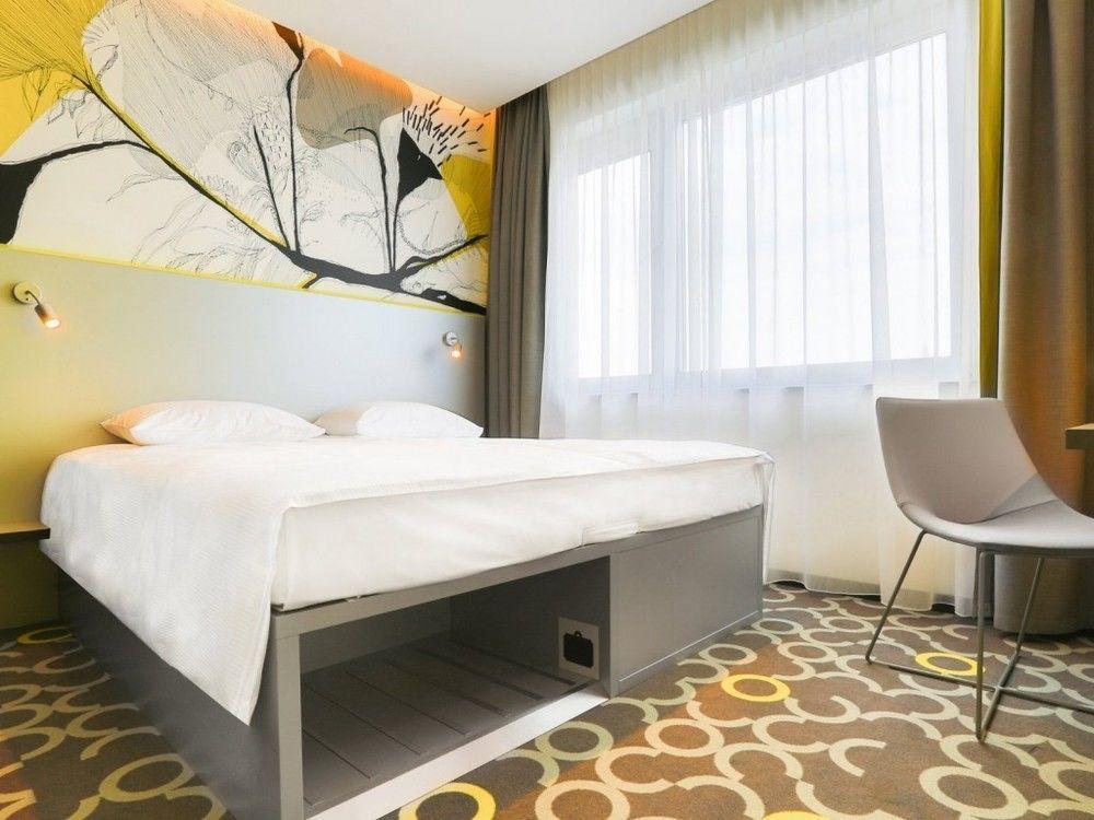 Qubus Hotel Żory Extérieur photo